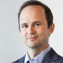 Dennis Giavina succède à Sandra Hürlimann au poste de directeur technique chez Helvetia Baloise en Suisse. 