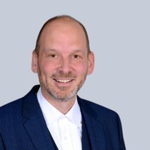 Christoph Plüss, Pensionskassen-Experte SKPE bei Allvisa AG, setzt sich ein für mehr Transparenz, wie Überschüsse bei Pensionskassen verwendet werden für die beste Verzinsung.