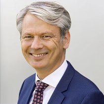Jens Munch Holst, PDG d'AkademikerPension.