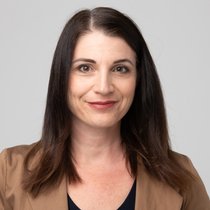 Linkedin Top-Voice Selma Kuyas vermisst bei Versicherern das Community-Engagement in Social Media-Kanälen und wünscht sich mehr Dialog.