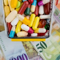 Les rabais sur les médicaments vendus en grande quantité devraient permettre de réduire les coûts de la santé de 350 millions de francs par an.
