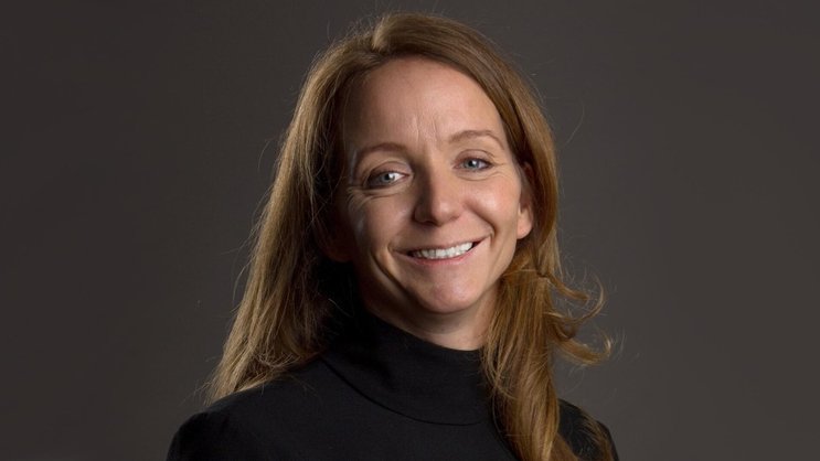 «L’appel de plus en plus marqué à l’interdiction montre qu’une grande partie de la population suisse ne croit plus qu’il soit possible de protéger les enfants et les jeunes en passant des accords individuels avec eux»: Katrin Sprenger, responsable des services de cyberprévention d’AXA.