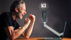 KI versus Mensch: Mit der zunehmenden Verwendung von KI-Systemen wird die Arbeit auch bei den Versicherern neu verteilt.