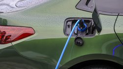 Trois personnes interrogées sur cinq sont favorables à une taxation des véhicules électriques afin de financer les infrastructures routières.