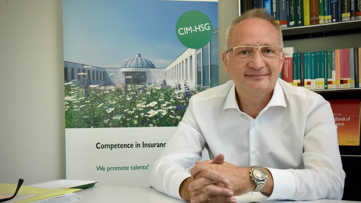 Hält den vorliegenden Entwurf einer Erdbebenversicherung für untauglich: Hato Schmeiser, Direktor des Instituts für Versicherungswirtschaft an der Universität St. Gallen (HSG).