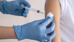 En 2025, 90% des jeunes enfants dans le monde, soit près de 116 millions, ont reçu au moins une dose du vaccin contre la diphtérie, le tétanos et la coqueluche (DTC).