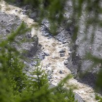 La rivière Lonza s'est frayé un chemin vers la vallée sur le cône d'éboulis.