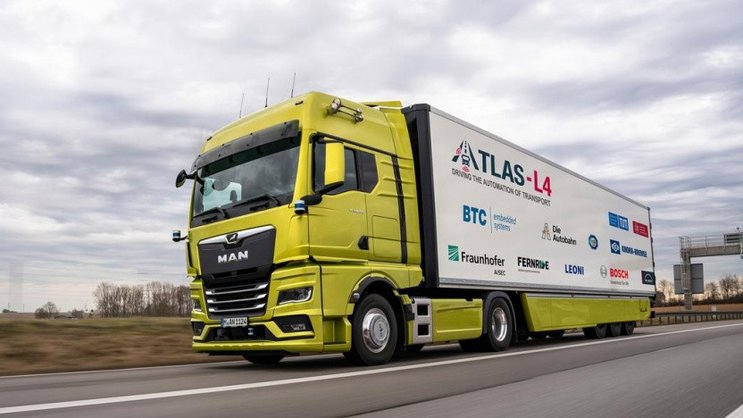 Nach autonomen Autos kommen nun auch autonome Lkw auf deutsche Strassen. Sie könnten den Fahrermangel in der Logistikbranche verringern.