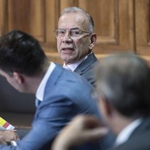 L'auteur de la motion Hannes Germann, conseiller aux Etats UDC (au milieu).