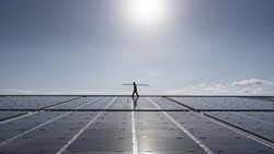 La transition vers les énergies renouvelables marque le pas à l'échelle mondiale.