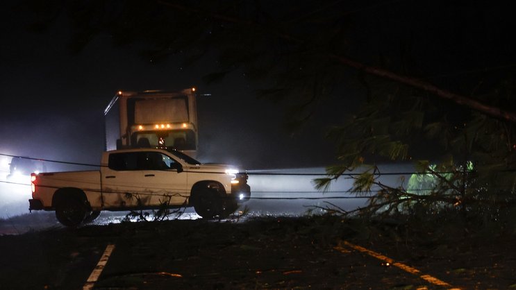 Umgestürzte Bäume und Stromleitungen blockierten Mitte März nach einem Tornado eine Strasse entlang des Highway 82 in Maplesville, Alabama.