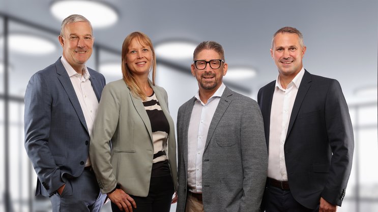 Von links nach rechts: Daniel Mutz (Leiter Departement Vertrieb Marketing bei Pax), Yvonne Häring (Leiterin Produkte & Aktuariat bei Pax), Peter Eugster (Mitglied der Geschäftsleitung SKV), Marc Gerosa (Geschäftsführer SKV).