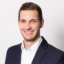 «Wir setzen auf Prävention und machen Internetsicherheit für jeden einfach zugänglich»: Dominik Locher, Lead Digital Services bei Smile Versicherung.