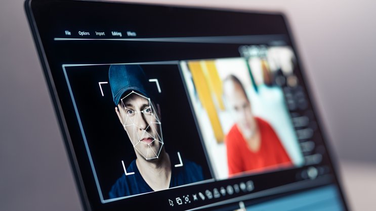 Deepfake-Angriffe nehmen rapide zu: Unternehmen sind gefordert, ihre Verteidigung zu stärken.