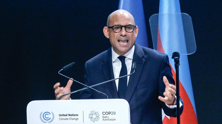 «Les solutions sont tout claires: une transition plus rapide vers les énergies propres et la protection de nos forêts et de l'océan»: Simon Stiell, Secrétaire exécutif de la Convention-cadre des Nations unies sur les changements climatiques.
