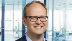 Robin Matthias folgt auf Dirk De Nil als Leiter von Zurich Resilience Solutions.