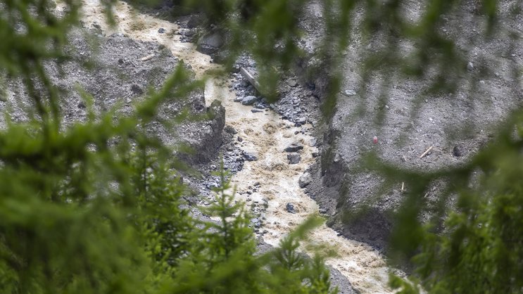 La rivière Lonza s'est frayé un chemin vers la vallée sur le cône d'éboulis.