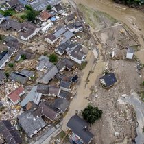 Unternehmen müssen lernen, mit den zunehmenden Naturgefahren umzugehen: Die Ortschaft Schuld an der Ahr in Rheinland-Pfalz nach dem verheerendem Hochwasser von Mitte Juli 2021.