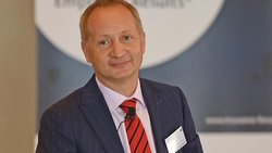 Setzt auf den Austausch zwischen Versicherungswirtschaft und Wissenschaft: Professor Hato Schmeiser.