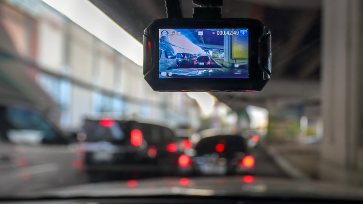 Auf YouTube sind Dashcam-Videos sehr beliebt und spektakuläre Aufnahmen von Verkehrsunfällen sorgen regelmässig für Umsatzsprünge bei den Online-Händlern.