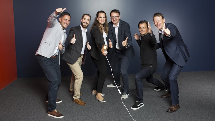 Das Team der Axa freut sich anlässlich des Innovationspreises der Schweizer Assekuranz 2019 über seine Top-Platzierung.