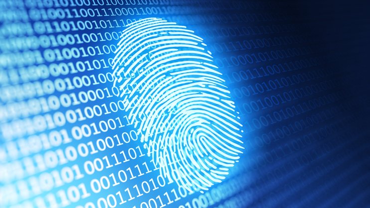 Der Umgang mit digitalen Personendaten erfordert von Mitarbeitenden bei Versicherungen Achtsamkeit und Fingerspitzengefühl.