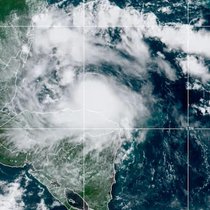 Dieses von der National Oceanic and Atmospheric Administration (NOAA) veröffentlichte Satellitenbild zeigt den Tropensturm Nana, der sich im September 2020 auf Belize zubewegte. 
