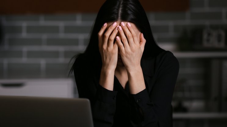 Les femmes et les jeunes se sentent plus souvent découragés ou déprimés.