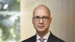 «Dans la situation actuelle, nous ne devrions pas exclure la possibilité d'une nouvelle hausse des écarts de crédit des Etats ou des entreprises»: Stefan Walter, directeur de la FINMA.