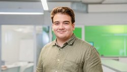 «Die Ergebnisse zeigen, dass Kundinnen und Kunden insbesondere transparente Kommunikation und guten Service honorieren»: Andreas Müller, Mediensprecher von Comparis.