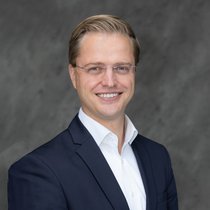 «Nos chiffres montrent qu’une comparaison systématique des primes et un changement de caisse-maladie peuvent délester le budget d’un ménage même après plusieurs années»: Niklas Elser, responsable Prévoyance individuelle et Prévoyance santé d'AXA.