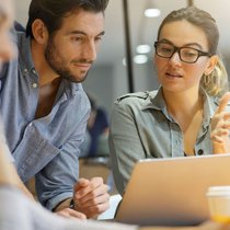 Kooperatives und vernetztes Arbeiten ist eine der fünf Kompetenzen, die in der Studie als «transversale Kompetenzen» bezeichnet werden.