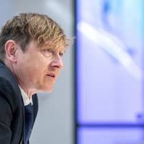 «Les médicaments originaux dont les brevets ont expiré ne coûtaient en moyenne que 62% du prix suisse dans les pays de comparaison»: Stefan Meierhans, Surveillant des prix.