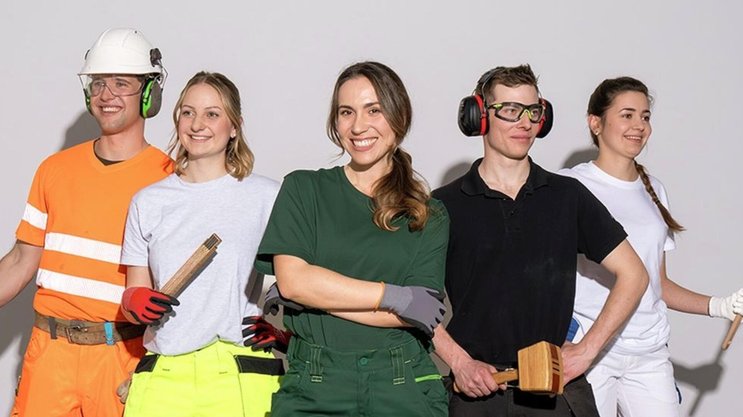 Mit der Kampagne «Sichere Lehrzeit» unterstützt die Suva alle Beteiligten dabei, Arbeitssicherheit von Anfang an in der Ausbildung zu verankern.