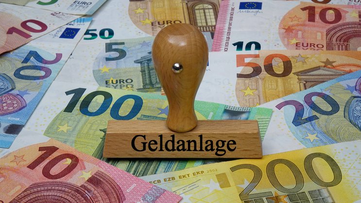 ETF-Sparpläne bieten Flexibilität, niedrige Kosten und die Chance auf langfristige Renditen.