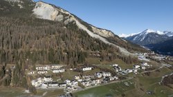 Dans le village de Vazerol (GR), environ 35'000 mètres carrés de terres agricoles pourraient devenir des terrains à bâtir dans le but de reloger les habitants de Brienz.