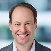 «Viele Versicherer suchen derzeit nach konkreten Möglichkeiten, KI sinnvoll in ihre Prozesse einzubinden – nicht als Pilotprojekt, sondern als produktive Unterstützung im Tagesgeschäft»: Christian Straube, Head of Industry Insurance bei Adnovum.