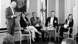 «SIRM Geneva Rendez-Vous» Podiums-Teilnehmer Maurizio Micale (Moderator); Florence Schurch, Luis Fontboté, Leandro Brandt und Valentina Paduano.