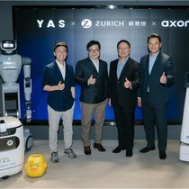 (Von links nach rechts): William Lee, Mitbegründer von YAS; Damian Chan, Gründer und CEO von Axonex; Eric Hui, CEO von Zurich Insurance (Greater China); und Andy Ann, Mitbegründer von YAS. 