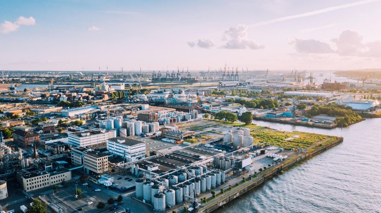 Investitionen in Infrastrukturanlagen wie am Hamburger Hafen setzen technisches Know-how voraus.
