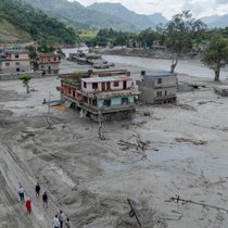 Verwüstungen nach der gewaltigen Sturzflut vom 27. August 2026 im nepalesischen Nuwakot. 