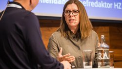 Kathrin Huber, Generalsekräterin der Konferenz der kantonalen Gesundheitsdirektorinnen und -direktoren (GDK) im Gespräch mit HZ-Insurance-Chefredaktor Andrea Hohendahl am HZ Insurance Health Summit 26 in Zürich.