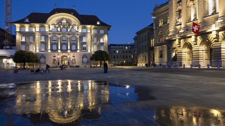 Siège bernois de la Banque nationale suisse (à gauche).