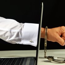 Führungskräfte sehen sich vermehrt dem Risiko ausgesetzt, für vermeintliches Fehlverhalten eingeklagt zu werden.