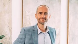 «Was wir derzeit beobachten, ist keine Verlangsamung der KI-Nutzung, sondern eine Phase zunehmender Realitätsnähe»: Akkodis-CEO Jo Debecker.