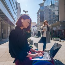 Gemäss Bundesamt für Statistik ist mit 45,1 Prozent weniger als die Hälfte aller Selbstständigerwerbenden in der Schweiz einer Pensionskasse angeschlossen, bei den Frauen sind es mit 39,8 Prozent gar noch weniger.