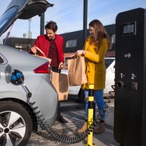 Dans la plupart des cas, les voitures électriques sont moins chères à assurer que les voitures à combustion, mais cela vaut surtout pour les conducteurs expérimentés.