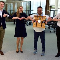 Das glückliche Gewinnerteam 2020 (v.l.n.r.:) Arnold Löw, Swiss Re, Market Head Switzerland & Netherlands; Annina Bracher, Swiss Re, Senior Solutions Manager; Rocco Minelli, Automate, CEO & Co-Founder; Pia Burghartz, Swiss Re, Automative & Mobility Solutions Manager.
