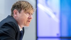 «Les médicaments originaux dont les brevets ont expiré ne coûtaient en moyenne que 62% du prix suisse dans les pays de comparaison»: Stefan Meierhans, Surveillant des prix.