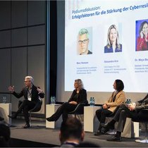 Der erste Cyber Insurance Summit des Schweizerischen Versicherungsverbandes (SVV) im Kunsthaus Zürich zog über 150 Teilnehmer aus der Technologiebranche, Versicherungswirtschaft und Behörden an.